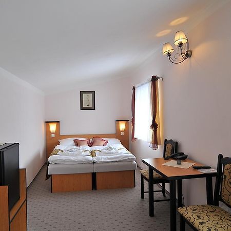 Hotel Manes Svratka 外观 照片