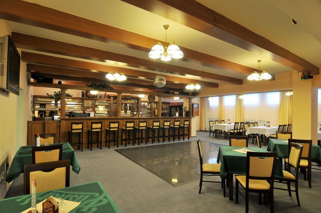 Hotel Manes Svratka 外观 照片