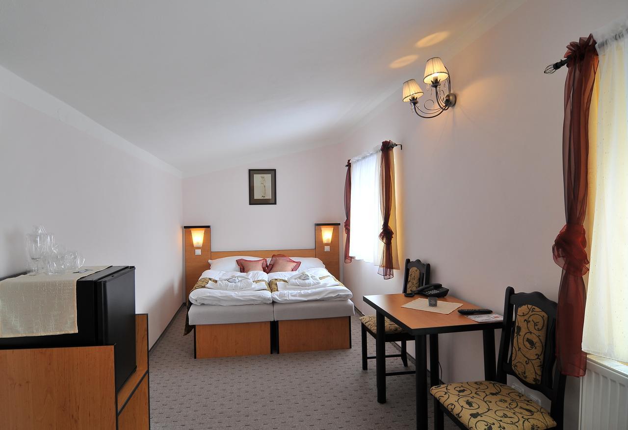 Hotel Manes Svratka 外观 照片